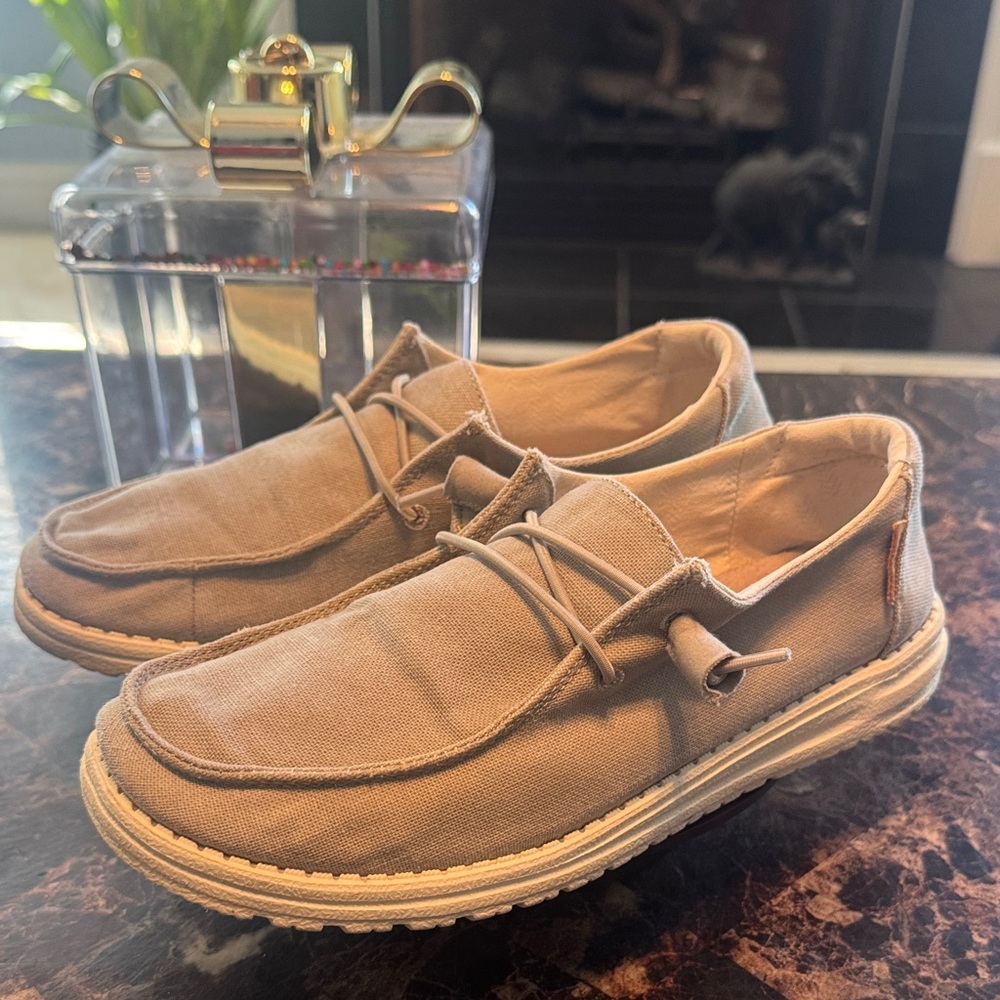 “SOLD” Hey Dude Wendy Chambray Light Grey Loafers - Women’s Size 8 - Picture 5 of 10